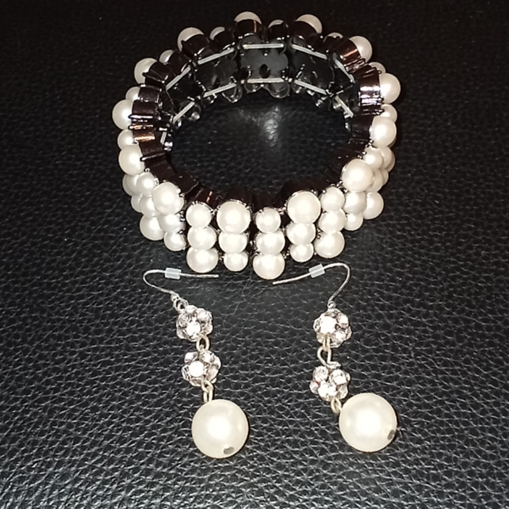 Bracket & matching earrings